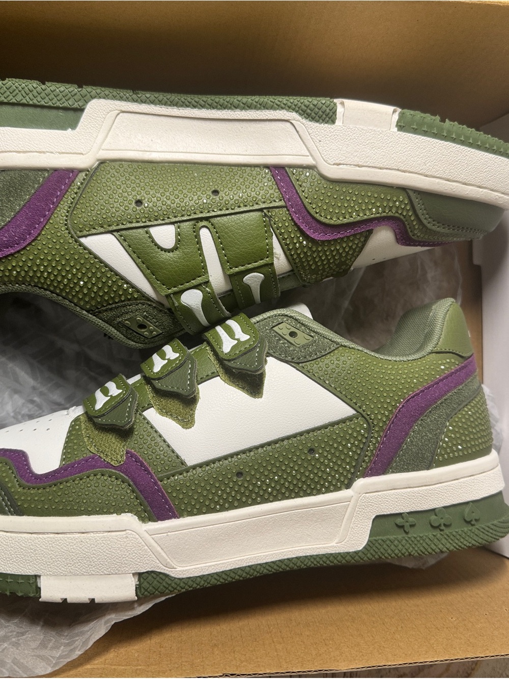 Men's Olive Green & White Low-Top Sneakers with Purple Trim
